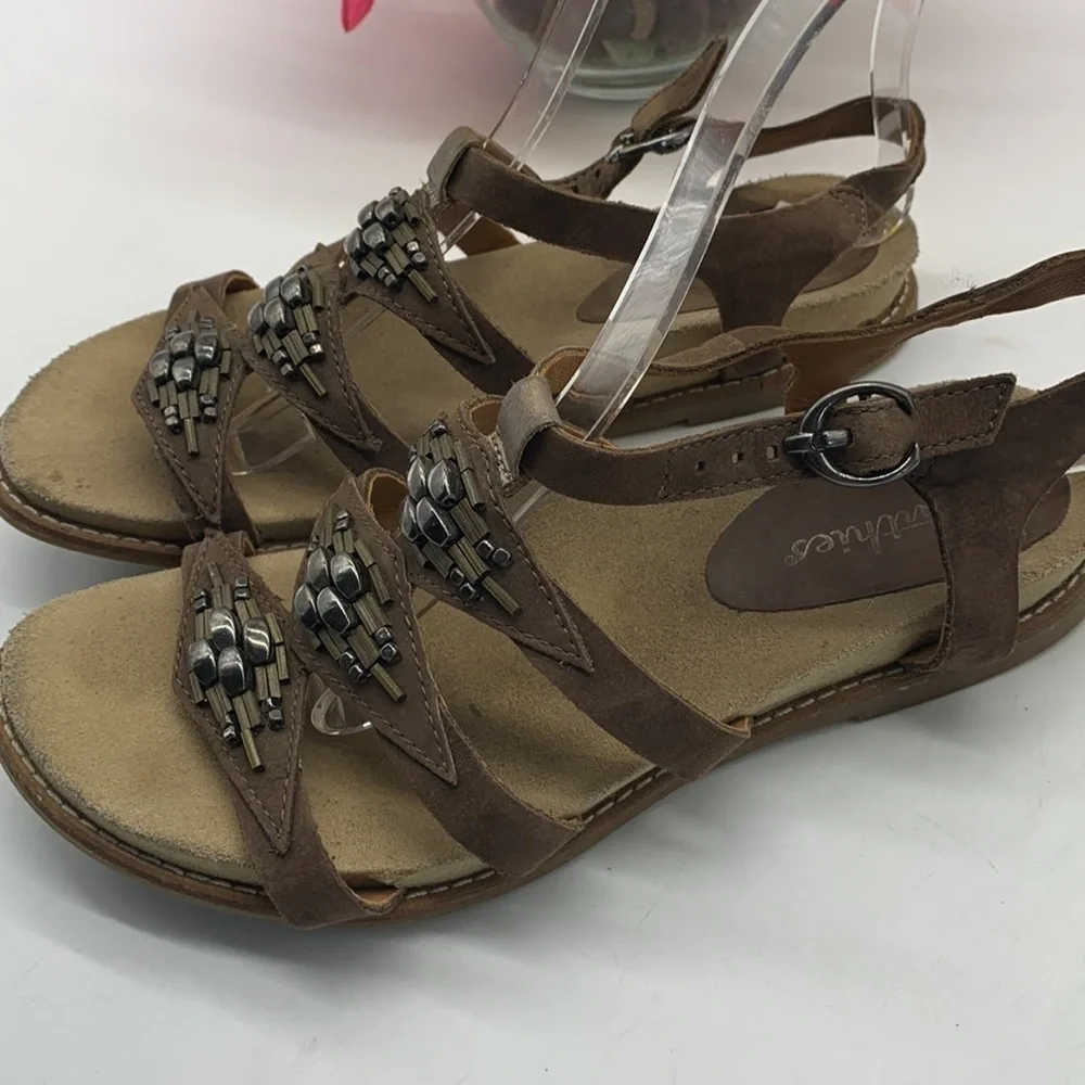 Earthies Leather coffee colored metal embellished sandals Sz 7. MCS0730F